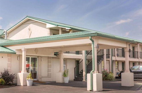 Glade Spring Hotel | Rodeway Inn