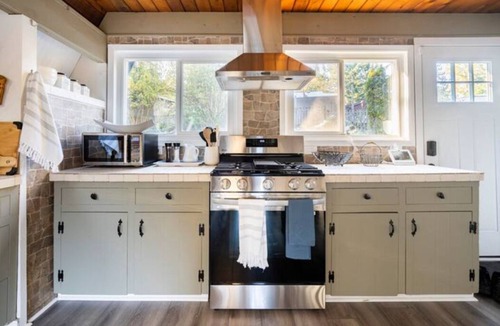 Shawnigan Lake Cabin | Romantic Getaway w/ Yoga Room