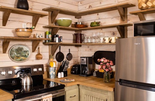Purlear Cottage | Romantic Mountain Cottage Near Boone