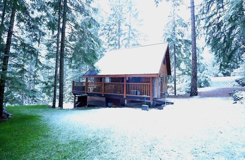 D'Arcy Cabin | Romantic Off-Grid Cabin