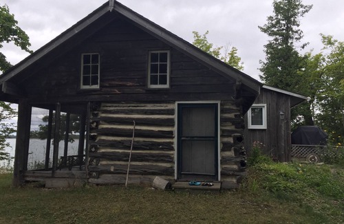 Picton Cottage | Romantic waterfront cottage spectacular sunsets