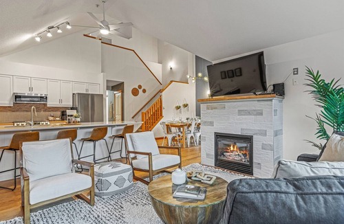 Canmore Apartment | Rooftop Hot tub| Spacious| Pet Friendly| Incredible Views| Gym