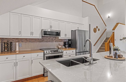 Canmore Apartment | Rooftop Hot tub| Spacious| Pet Friendly| Incredible Views| Gym