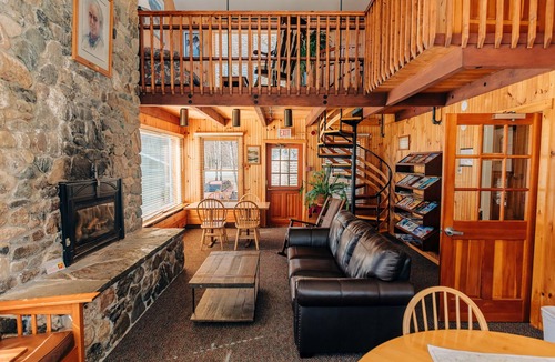 Pinkham's Grant Condo | Room, Double Bed, 2 Bunks, Shared Bathroom in a boutique hotel
