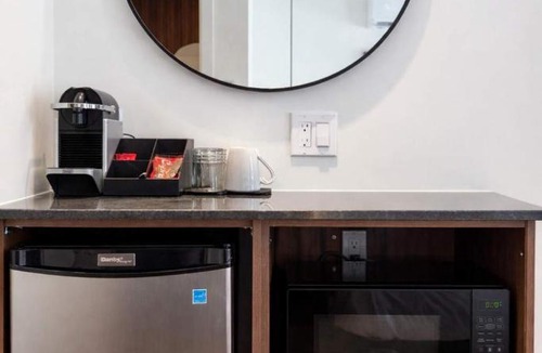 La Cite-Limoilou Hotel | Room with 1 King-Size Bed Downtown Quebec City