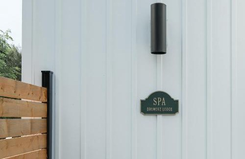 Bromont Apartment | room with private bathroom