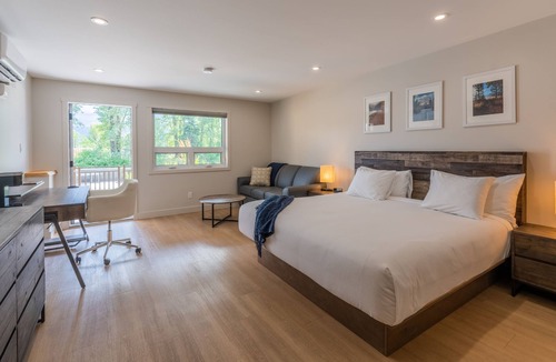Golden Hotel | Rooms at Riveredge
