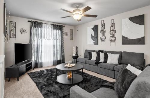 Sandston House | Roomy Getaway Elevate Your Stay, 6 Mins to RIC