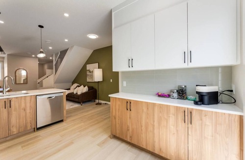 Southwest Calgary House | "Rosemary"3 Bdrm Townhome 10 mins to C-train & DT!