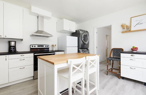 La Petite-Patrie Apartment | Rosemont Oasis 1BR 2BA near Metro