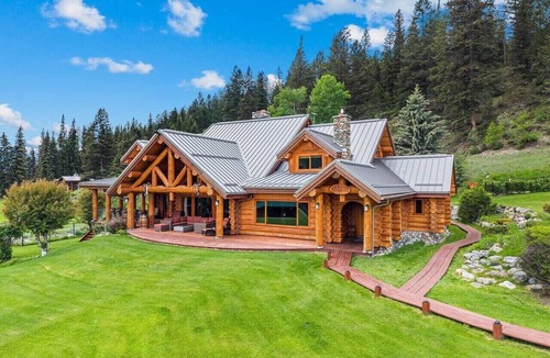 East Kootenay House | Royal Antler Ranch | 1300 Acres | Pool | Theatre