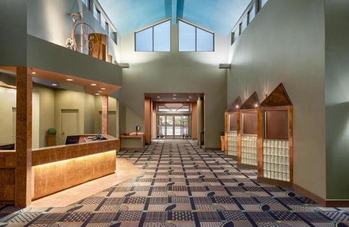 West Edmonton Hotel | Royal Hotel West Edmonton, Trademark Collection by Wyndham