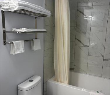 Jasper Place Hotel | Rundle Inn and Suites