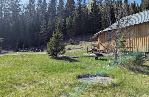 Kaministiquia Cabin | Rustic 2 Bed 1 Bath Cottage in Kaministiquia w Breathtaking Views of the Valley