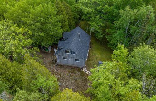 Tobermory House | Rustic cabin w Games near Lake and National Park