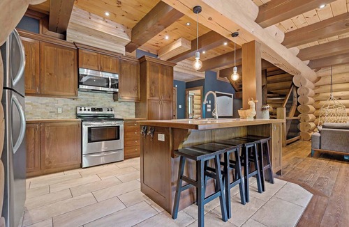 Saint-Faustin-Lac-Carre Ski Chalet | Rustic Chalet & Serenity in Mont Blanc