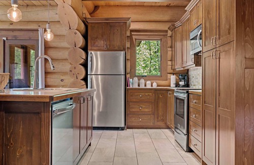 Saint-Faustin-Lac-Carre Ski Chalet | Rustic Chalet & Serenity in Mont Blanc