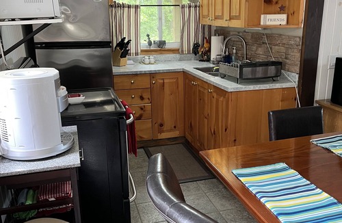Rama Cottage | Rustic Cottage on Lake Couchiching and 5 minutes from Casino Rama