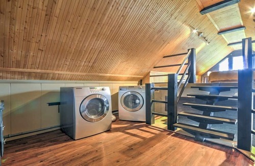 Cantley House | Rustic & Cozy Loft Located On A Ranch 3 Minutes From Ski Hill And Amerispa