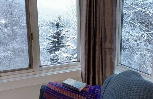 Steady Brook House | Rustic family chalet - On the Humber River!