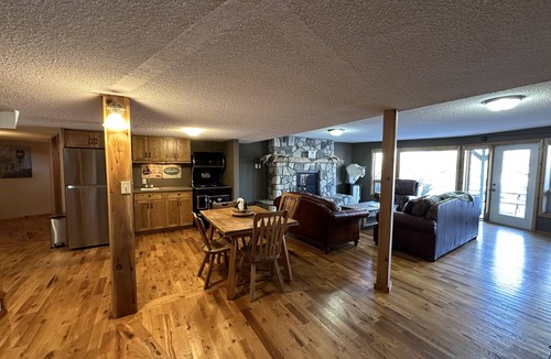 Furman House | Rustic Ranch House—LIVINGSTONE LODGE