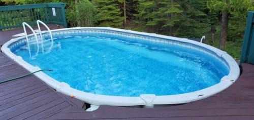Northern Bruce Peninsula House | Rustic Vibes w Pool & Hot Tub- Tobermory