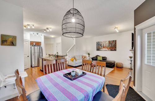 Southwest Edmonton Apartment | Ruth - 4 Bdrms, Central AC, Bbq & Fenced Yard