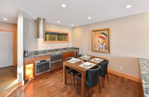 Cowichan Bay Condo | Salishan Chief Suite