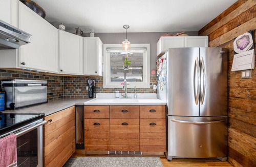 Halifax House | Salty Breeze Cottage