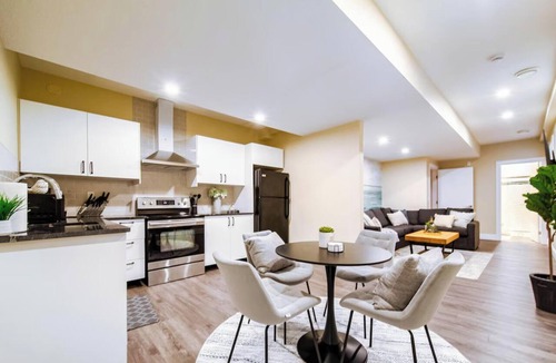 Mayfield Apartment | Sanctuary Suite - KingBed - Wifi - Near WEM/Rogers