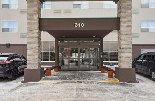 North Industrial Hotel | Sandman Hotel Saskatoon