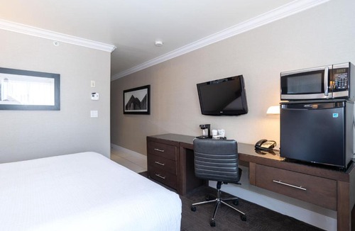 Southeast Edmonton Hotel | Sandman Signature Edmonton South Hotel