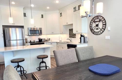 Osoyoos House | Sandy Feet Retreat - View Cottage #209