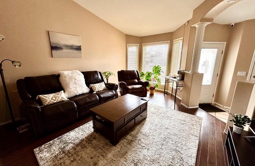 Saskatoon House | Saskatoon Lashyn Cove Homestay