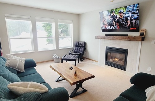 Hemlock Valley House | Sasquatch Mountain Spacious 3 Bedroom+Den townhome