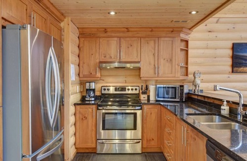 Amherst Cabin | Scandinavian Luxury Log Home + Private Spa