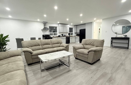 Agincourt House | Scarborough Private Home - 3BR 2BA - 5 min to 401H