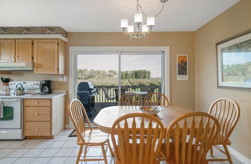 Virgil House | Scenic Niagara Vineyard Farm Home for up to 9ppl