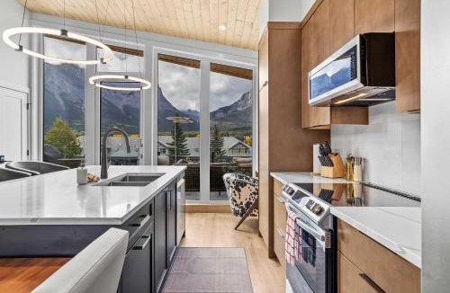 Teepee Town House | Scenic Views in a Luxurious Townhouse