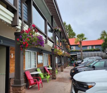 Tofino Hotel | Schooner Motel