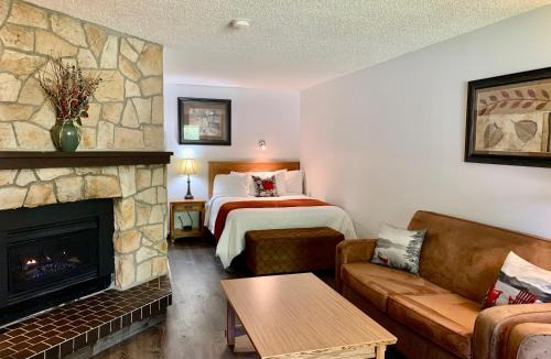 Sundre Hotel | Schott's Lake Conference & Resort