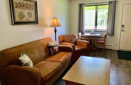 Sundre Hotel | Schott's Lake Conference & Resort