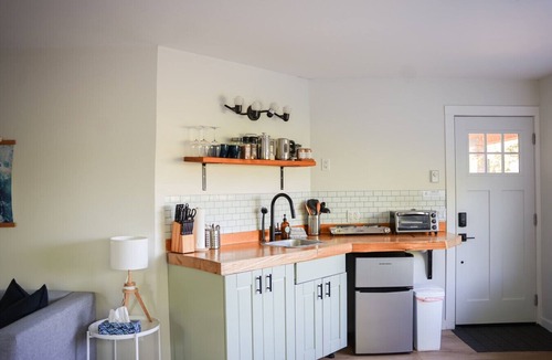 Ucluelet Condo | Sea Breeze Suite - Quaint and centrally located