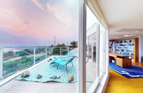 Oak Bay House | Seaview Oasis