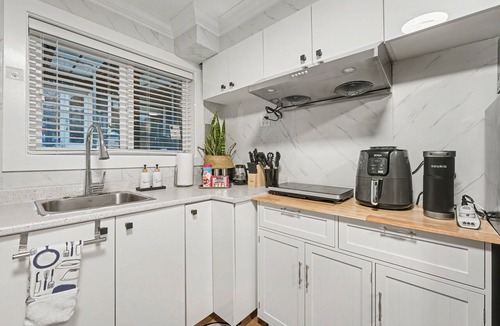 Fraserview Apartment | Secluded Bachelor Suite
