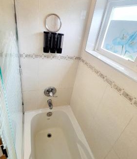 East Side Apartment | Secluded Bachelor Suite