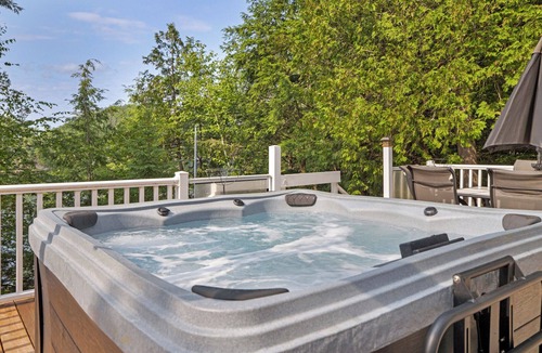 Val-des-Monts Cottage | Seductive cottage with spa