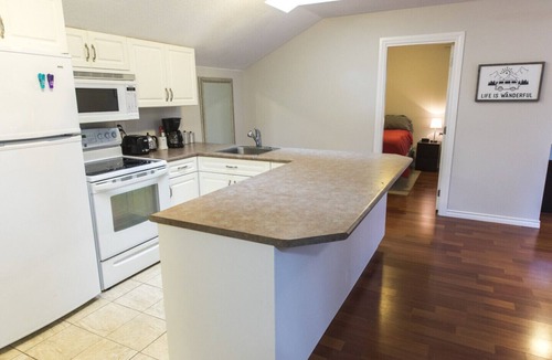 Regional District of Nanaimo House | Self Contained, Comfortable Carriage House
