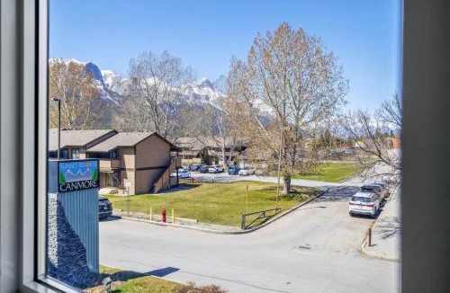 Canmore Apartment | Serene 1BR Retreat with Mountain Views