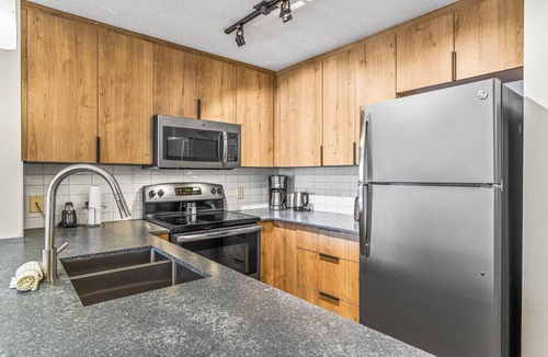 Cougar Creek Condo | Serene 1BR Rockies Retreat w/BBQ, Gym & Hot Tub
